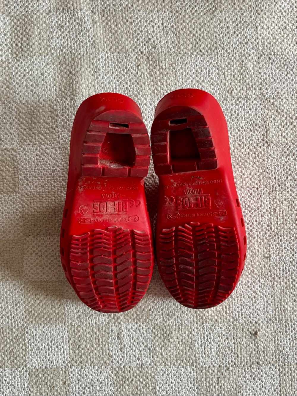 Calzuro Red Classic Clogs - Picture 3 of 5